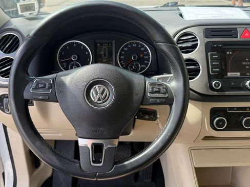 Used 2011 Volkswagen Tiguan S image 17
