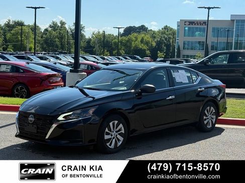 Used 2024 Nissan Altima 2.5 S FWD image 3