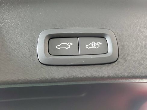 Certified 2026 Volvo XC40 B5 Core w/ Climate Package AWD/4WD image 12