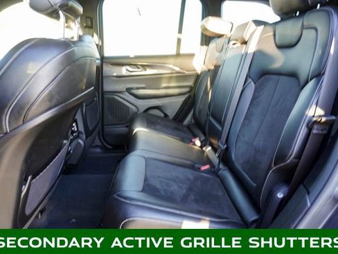 Used 2023 Jeep Grand Cherokee Altitude image 8