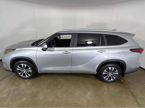 Used 2023 Toyota Highlander XLE image 17