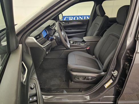 New 2026 Jeep Grand Cherokee L Laredo image 12