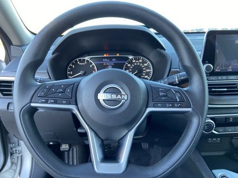 Used 2024 Nissan Altima 2.5 SV image 34
