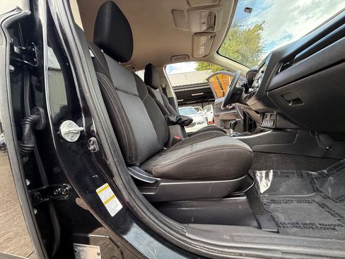 Used 2020 Mitsubishi Outlander ES image 15