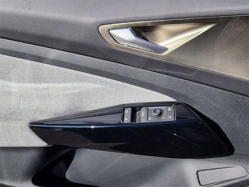 New 2026 Volkswagen ID.4 Pro image 3