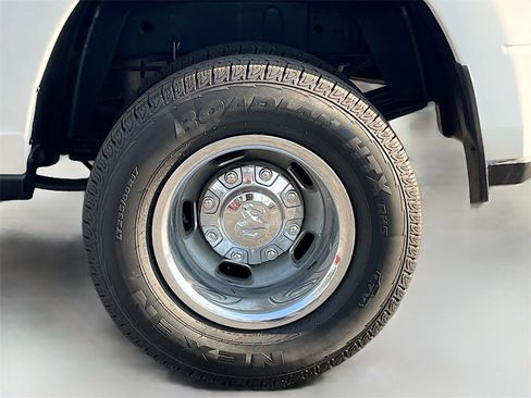 Used 2024 RAM 3500 Tradesman w/ Chrome Appearance Group image 30
