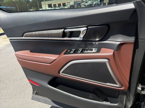 Used 2024 Kia Telluride EX w/ EX Captain's Chair Package FWD image 18