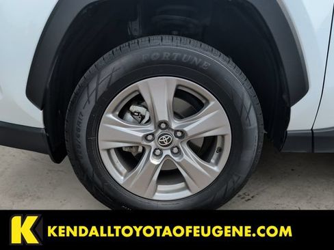 Used 2025 Toyota RAV4 XLE AWD/4WD image 9