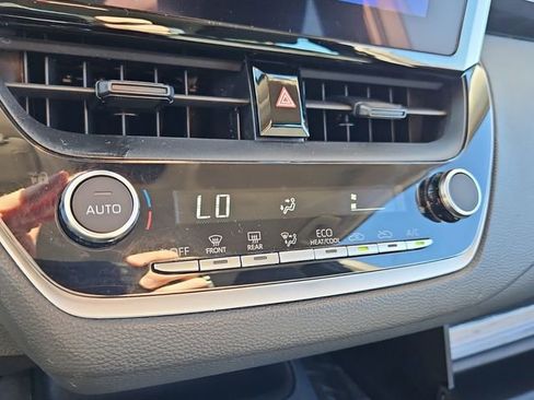 Used 2023 Toyota Corolla LE image 21