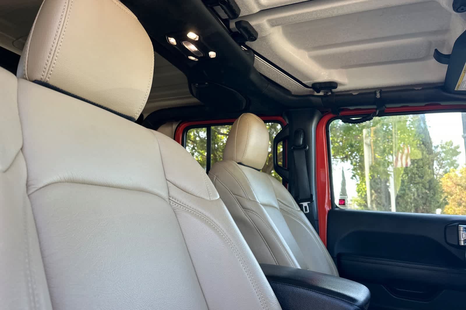 Used 2020 Jeep Gladiator Overland AWD/4WD image 18