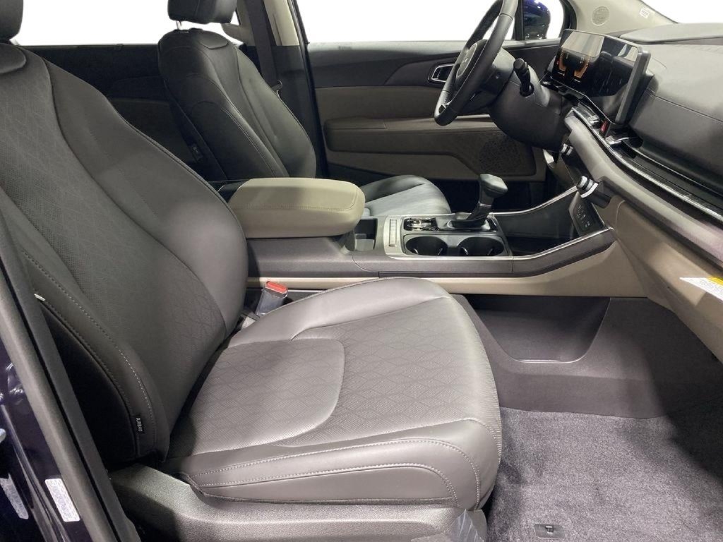 New 2026 Kia Carnival EX FWD image 21