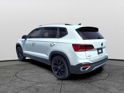 Used 2023 Volkswagen Taos SE w/ Black Wheel Package image 6