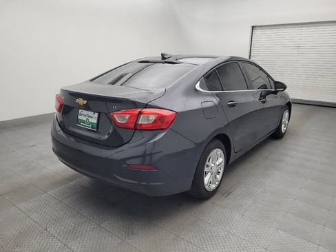 Used 2018 Chevrolet Cruze LT w/ Convenience Package FWD image 9