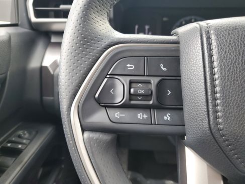 Used 2025 Toyota 4Runner SR5 image 18