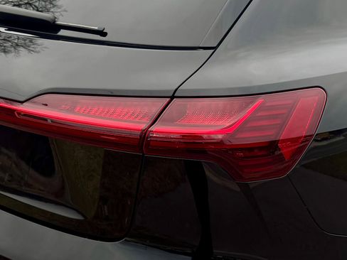 Used 2019 Audi e-tron Premium Plus image 77