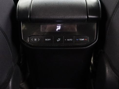 Used 2025 Toyota Highlander LE image 29