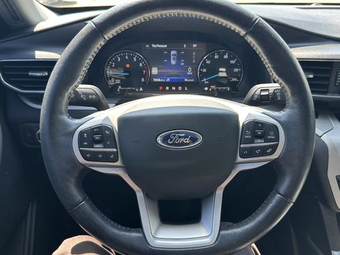 Used 2021 Ford Explorer XLT w/ Equipment Group 202A AWD/4WD image 16