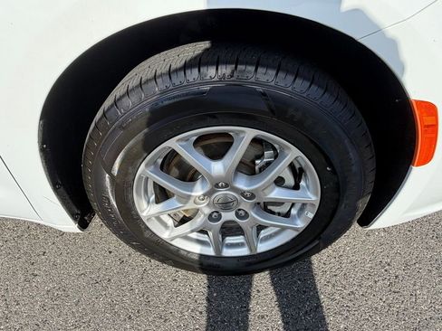 Certified 2025 Chrysler Pacifica Select image 14