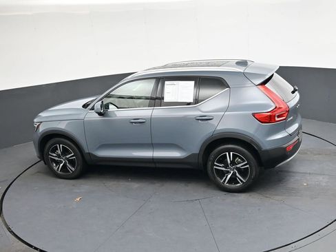 Used 2023 Volvo XC40 B4 Plus image 29