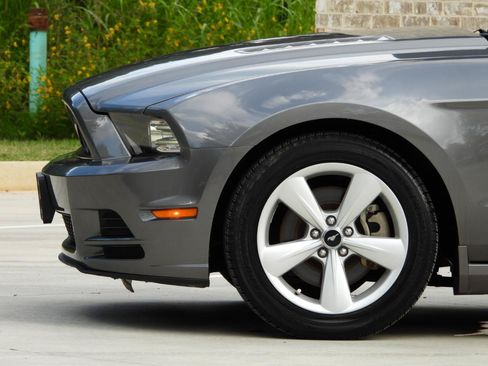 Used 2014 Ford Mustang GT RWD image 29
