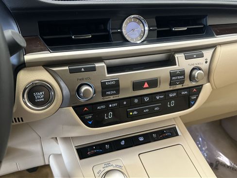 Used 2013 Lexus ES 350 w/ Luxury Pkg FWD image 20