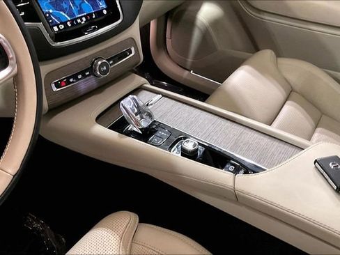 Certified 2023 Volvo XC90 B6 Ultimate w/ Lounge Package image 16