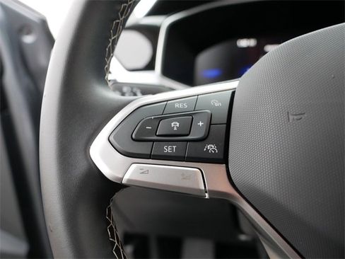 Certified 2025 Volkswagen Taos SE image 25