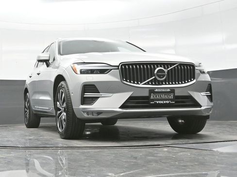 Used 2023 Volvo XC60 B5 Plus image 22