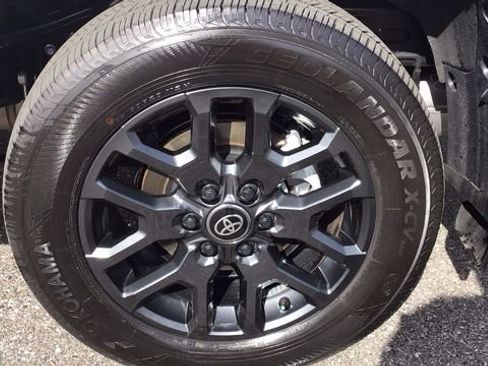 Used 2025 Toyota Sequoia Platinum image 9