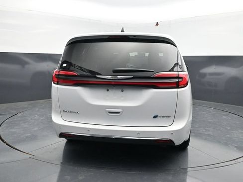 Used 2024 Chrysler Pacifica Limited FWD image 7