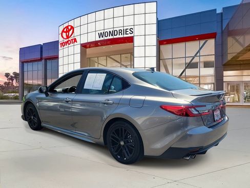 Used 2025 Toyota Camry SE w/ Convenience Package FWD image 5