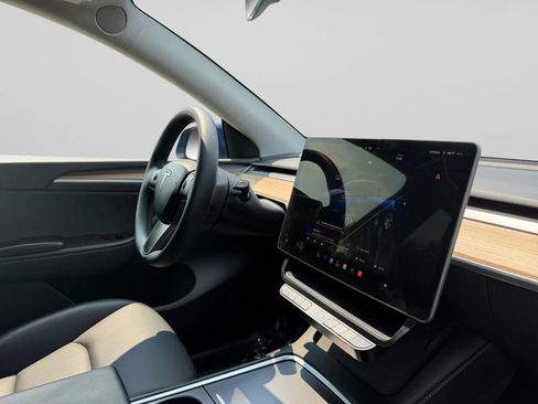 Used 2024 Tesla Model Y Long Range AWD/4WD image 35