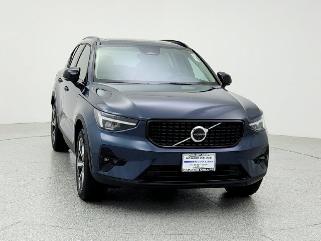 New 2026 Volvo XC40 B4 Plus w/ Climate Package FWD image 2