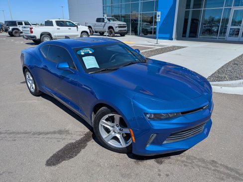 Used 2018 Chevrolet Camaro LT RWD image 4