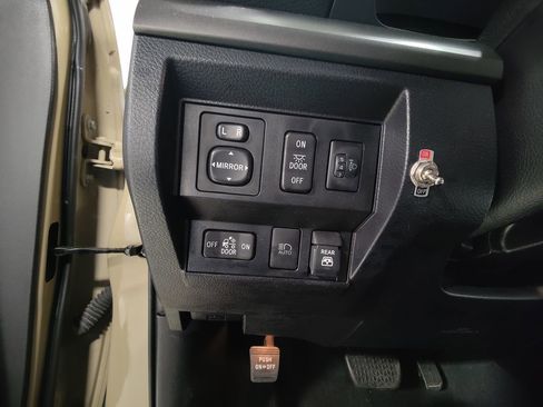 Used 2020 Toyota Tundra SR5 w/ SR5 Upgrade Package image 31