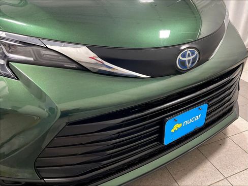 Used 2021 Toyota Sienna LE image 32