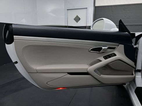 Certified 2018 Porsche 911 Carrera 4 image 7