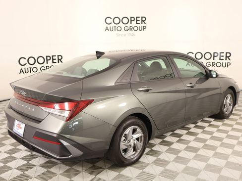 Used 2024 Hyundai Elantra SE FWD image 19