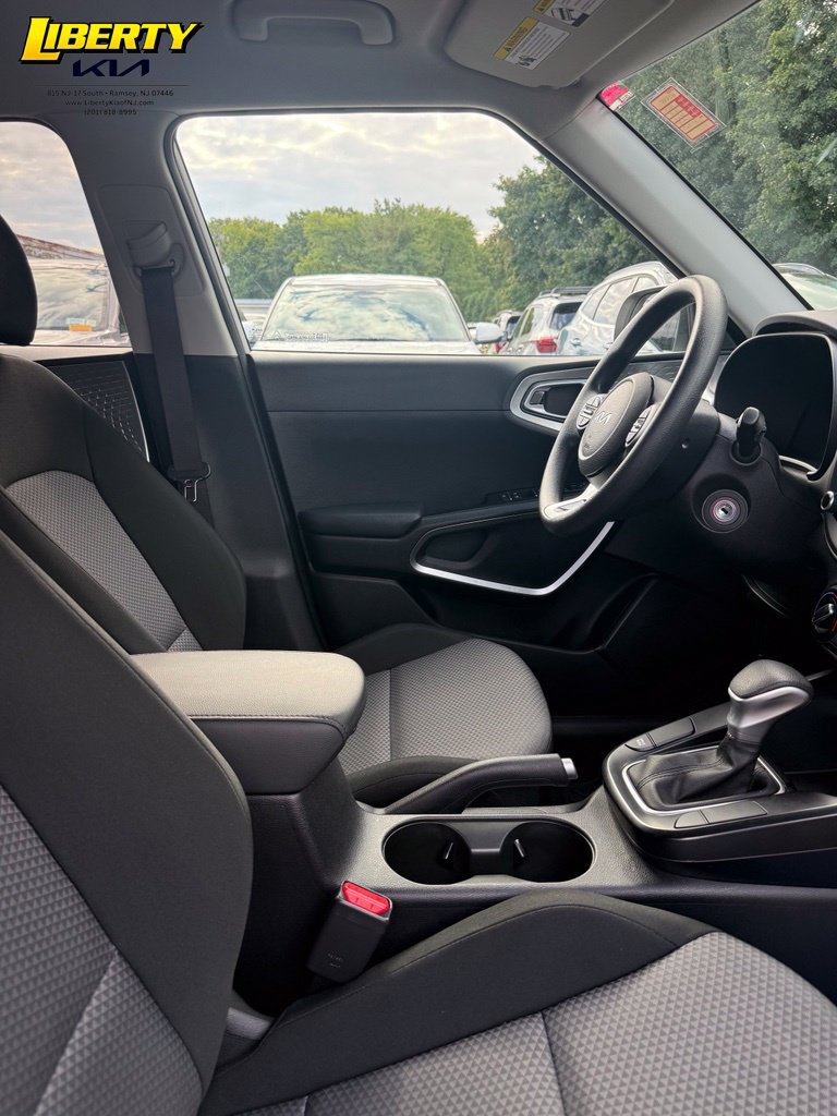 Used 2023 Kia Soul LX FWD image 9