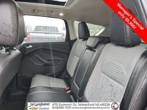 Used 2017 Ford Escape SE w/ SE Sport Appearance Package AWD/4WD image 24