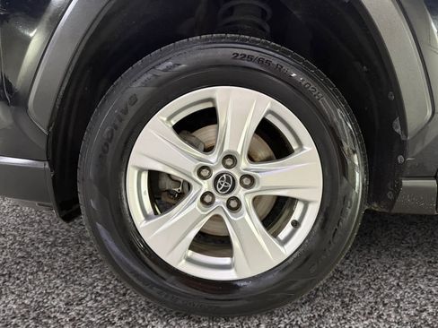 Used 2021 Toyota RAV4 XLE AWD/4WD image 21