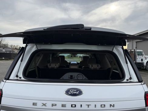Used 2024 Ford Expedition Max XLT image 23