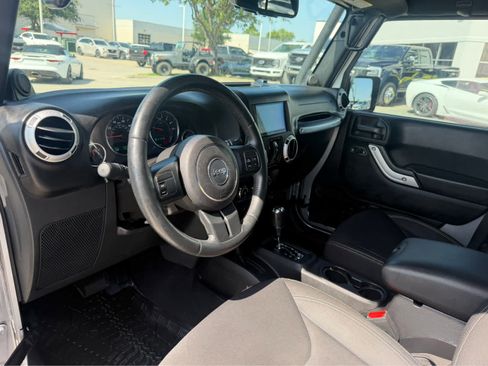 Used 2014 Jeep Wrangler Unlimited Sahara AWD/4WD image 18