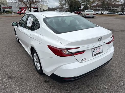 Used 2025 Toyota Camry LE image 3