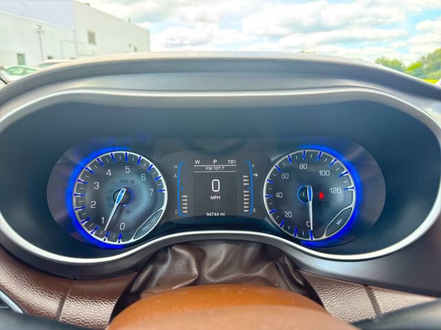 Used 2017 Chrysler Pacifica Touring-L FWD image 11