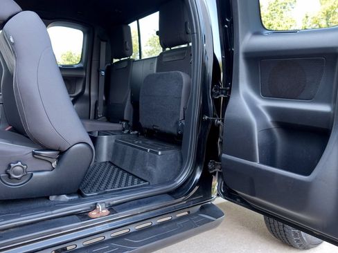 Used 2016 Toyota Tacoma TRD Off-Road AWD/4WD image 41