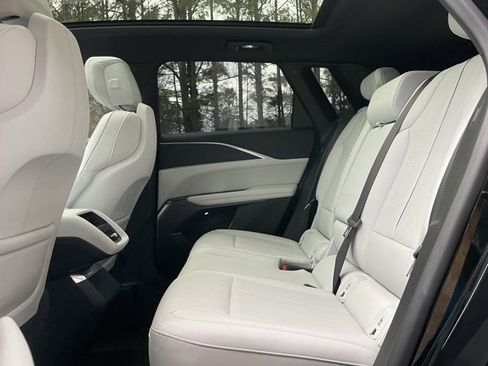 Used 2024 Cadillac Lyriq Luxury image 15