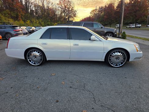 Used 2006 Cadillac DTS w/ Trunk Convenience Package image 4