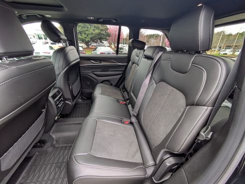 New 2026 Jeep Grand Cherokee Altitude AWD/4WD image 24