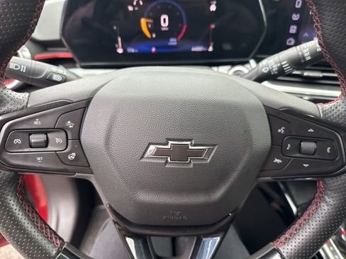 Used 2024 Chevrolet Trax RS w/ Sunroof Package FWD image 18